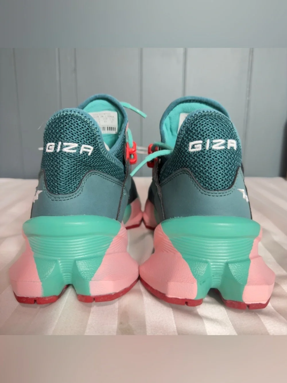 Men's Teal & Pink Lightweight Sneakers